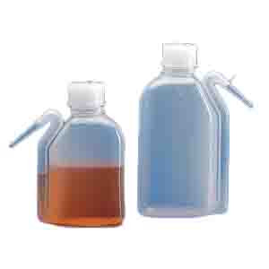 Wash Bottle, Squeeze with Integral Molded Dispensing Tip, Screwcap, PE, 250mL, 1/Unit